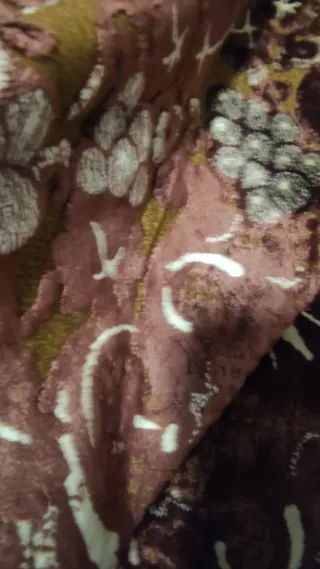 Tapete o falda de camilla antiguo