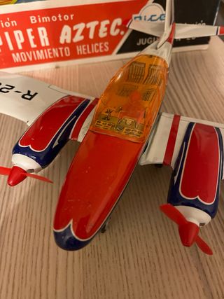 Avión bimotor Piper Aztec