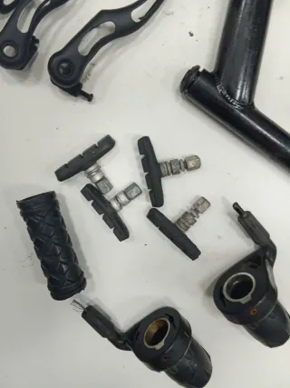 Lote piezas bicicleta: frenos, manillar, puños
