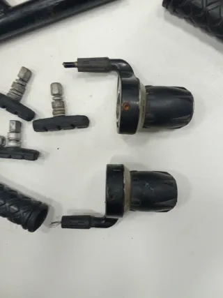 Lote piezas bicicleta: frenos, manillar, puños