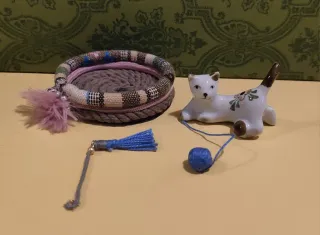 Miniatura Porcellana Gatto SET Cuccia & Gioco