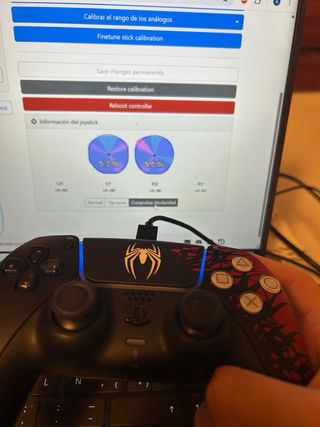 Mando PS5 Spider-Man con joystick magnéticos