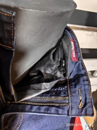 VAQUERO MOTO CON PROTECCIONES HOMOLOGADO