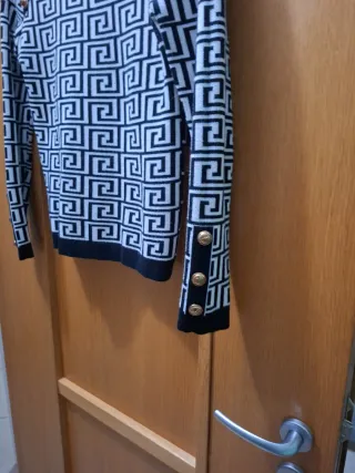 Maglia donna con bottoni dorati