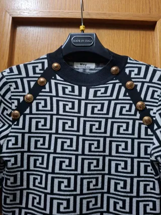 Maglia donna con bottoni dorati