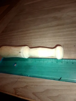 Mortaio e pestello in ceramica e legno il pestello