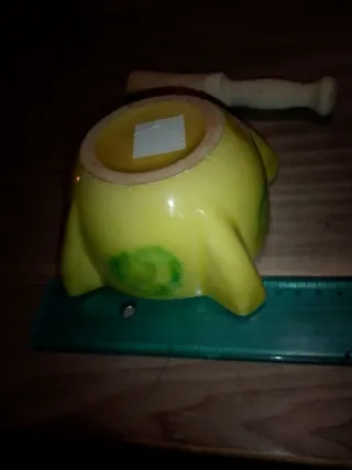 Mortaio e pestello in ceramica e legno il pestello