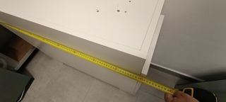 Arcón zapatero blanco bajo escritorio