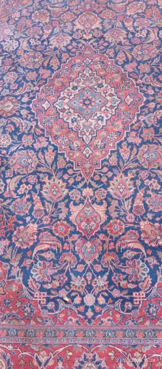 Alfombra de lana azul y roja