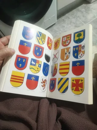 EL LIBRO DE ORO DE LOS DUQUES