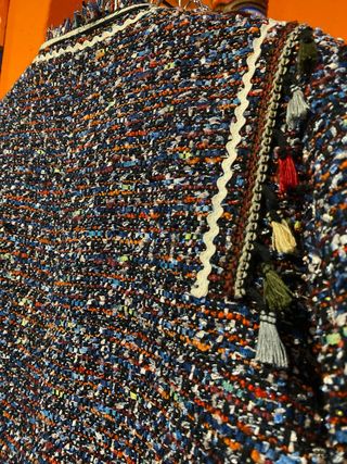 Chaqueta estilo Chanel customizada con parches