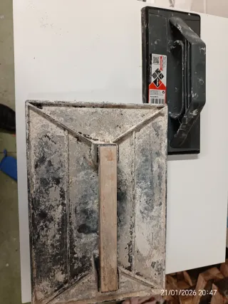 Herramientas de obra y limpiador