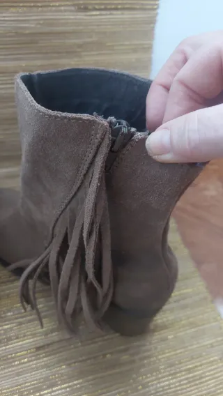 Botines con flecos marrones