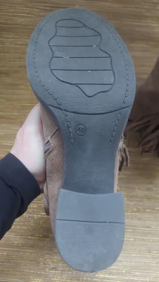 Botines con flecos marrones