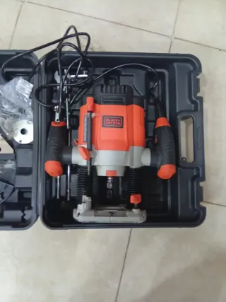 Fresadora BLACK+DECKER 1200W con maletín