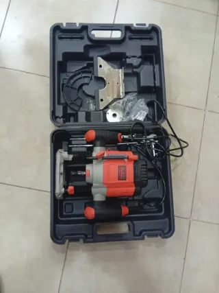 Fresadora BLACK+DECKER 1200W con maletín