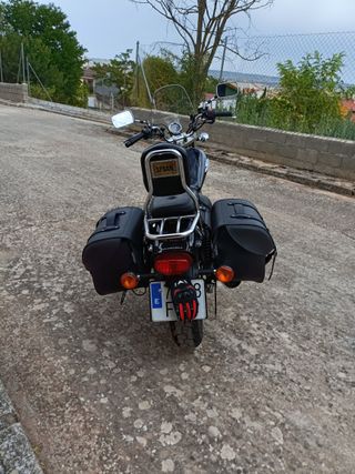 Suzuki GZ 250 Custom