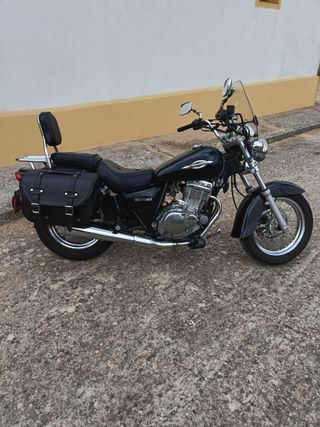 Suzuki GZ 250 Custom