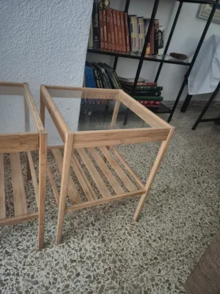 2 Mesitas de noche de madera y cristal