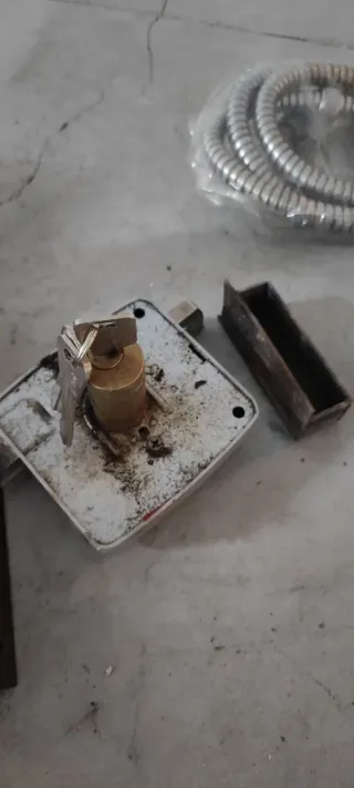 Cerraduras antiguas y herrajes