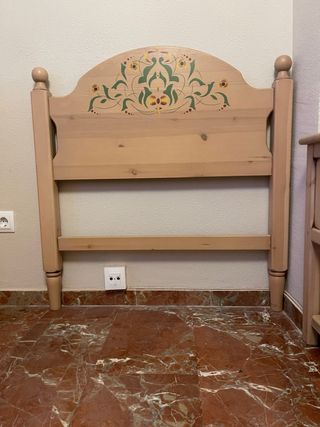 Cabecero de cama de madera pintado