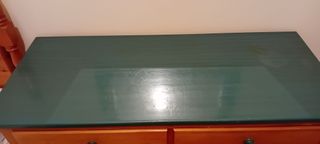 Cómoda de madera con espejo