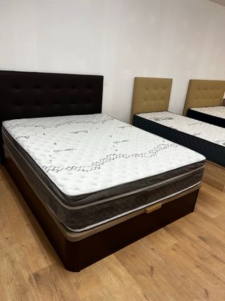 Canapé de tela marrón y beige