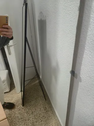 Armario de madera con espejo