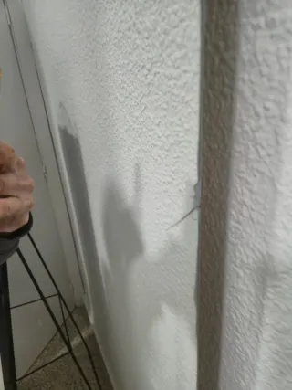 Armario de madera con espejo