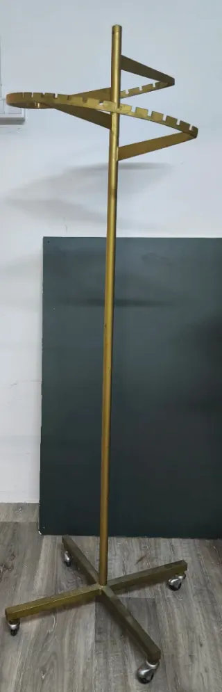 Perchero Vintage Metálico Dorado con Ruedas