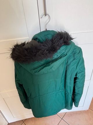 Giubbotto verde con cappuccio