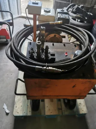 Motor Honda con bomba hidráulica