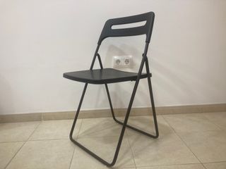 Mesa y 4 Sillas Plegables Negras