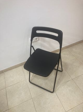 Mesa y 4 Sillas Plegables Negras