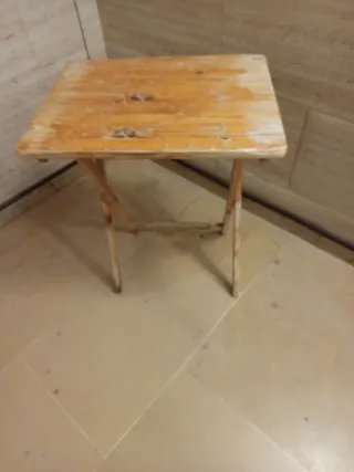 Mesa auxiliar de madera plegable
