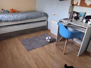 Dormitorio juvenil cajones, escritorio, armario