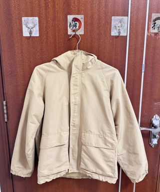 Gabardina Beige con Capucha