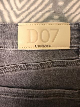 Pantalón vaquero gris D07 de Stradivarius