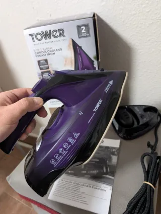 Plancha de vapor Tower 2400W con y sin cable