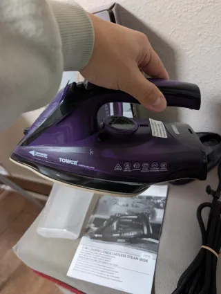 Plancha de vapor Tower 2400W con y sin cable