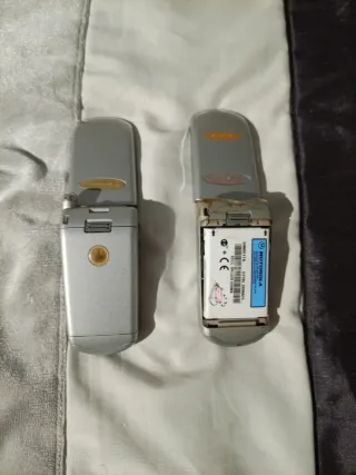 Motorola V - Teléfono Móvil Plata