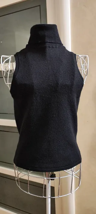 Sottogiacca Sisley nero collo alto