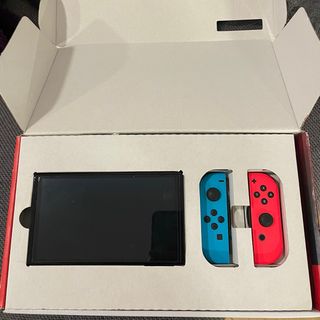 Nintendo Switch Azul y Rojo con todo lo que ves