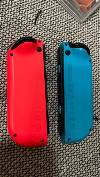 Nintendo Switch Azul y Rojo con todo lo que ves