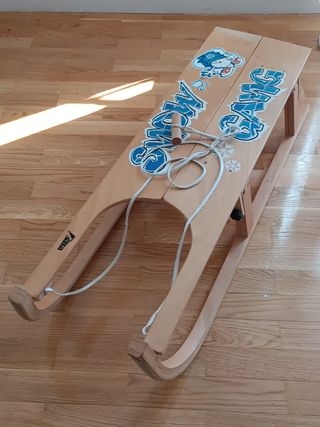 Trineo de madera tradicional