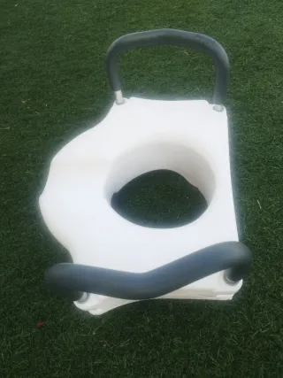 Elevador WC con Reposabrazos, sólo con 2 usos.