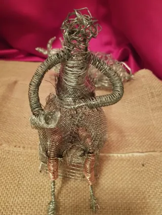 Figura de alambre artesanal