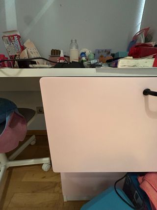 Litera blanca y rosa