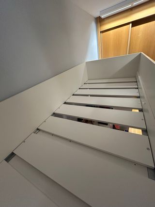 Litera blanca y rosa