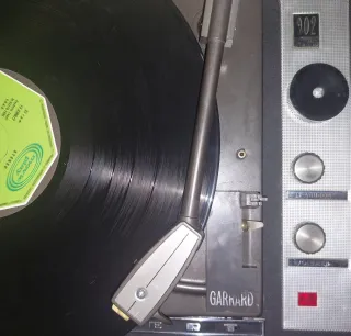 Tocadiscos Stibert de Luxe a Válvulas